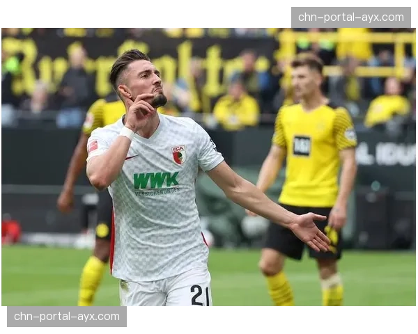 德甲三中卫体系球队利用边翼卫插上破解密集防守成趋势